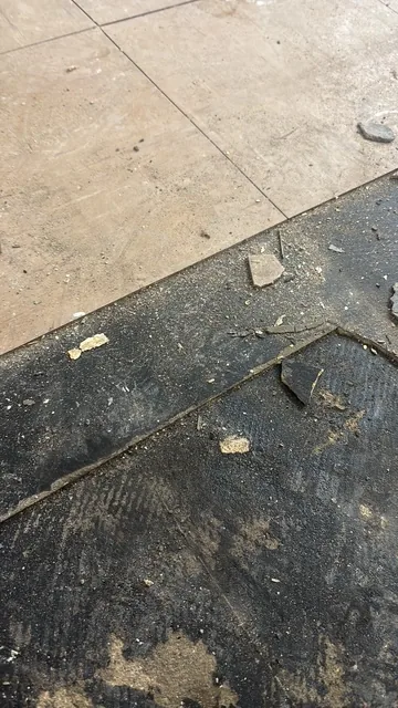 Black bitumen mastic floor removal in a SE20 flat